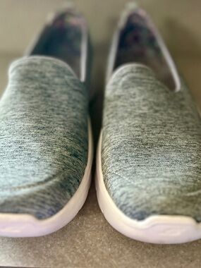 New Skechers Women's Slip-On Gray Gowalk shoes